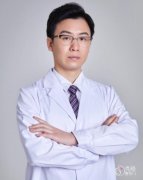 王博谦做双眼皮怎