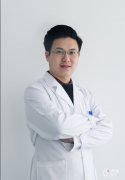 魏少魁医生双眼皮