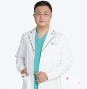 广州隆鼻哪个医生